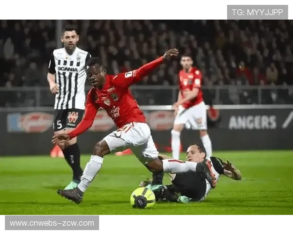 勒阿弗尔2-1昂热，主场险胜脱离降级区